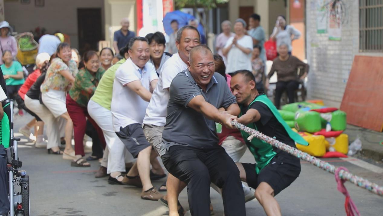 拔河比赛现场。陈学华摄