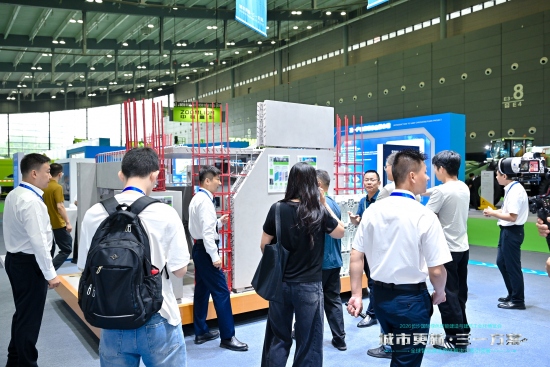 参展者了解三一应用的新技术、新工艺。受访单位供图