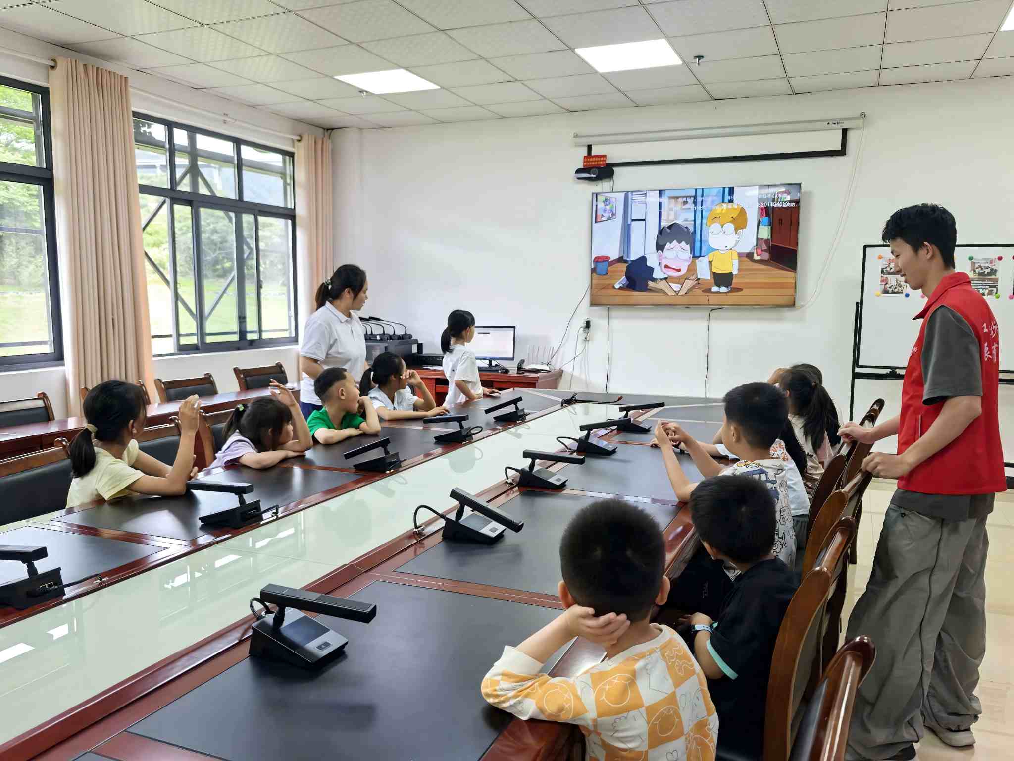 大学生志愿者开展暑期托管。单位供图