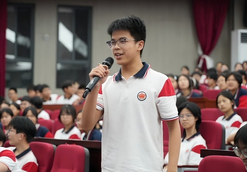 学生提问。熊方杰摄