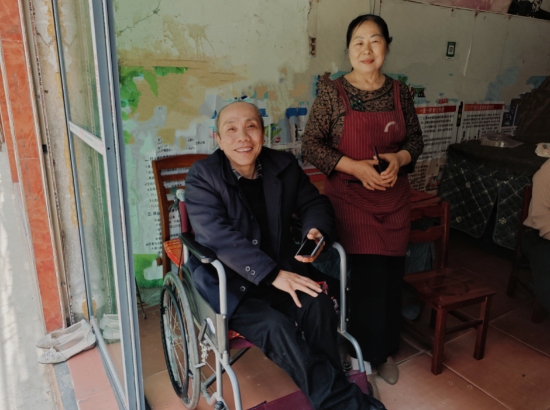 林爱桃与丈夫。受访单位供图