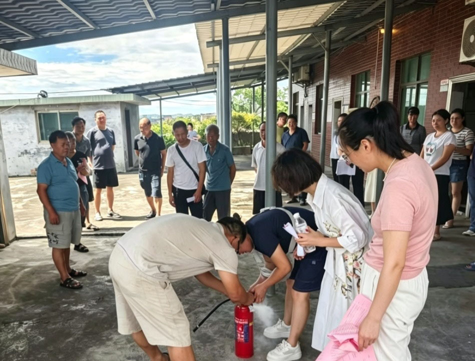 老馬田社區黨群服務中心“九小場所”消防安全課堂。李帥億攝