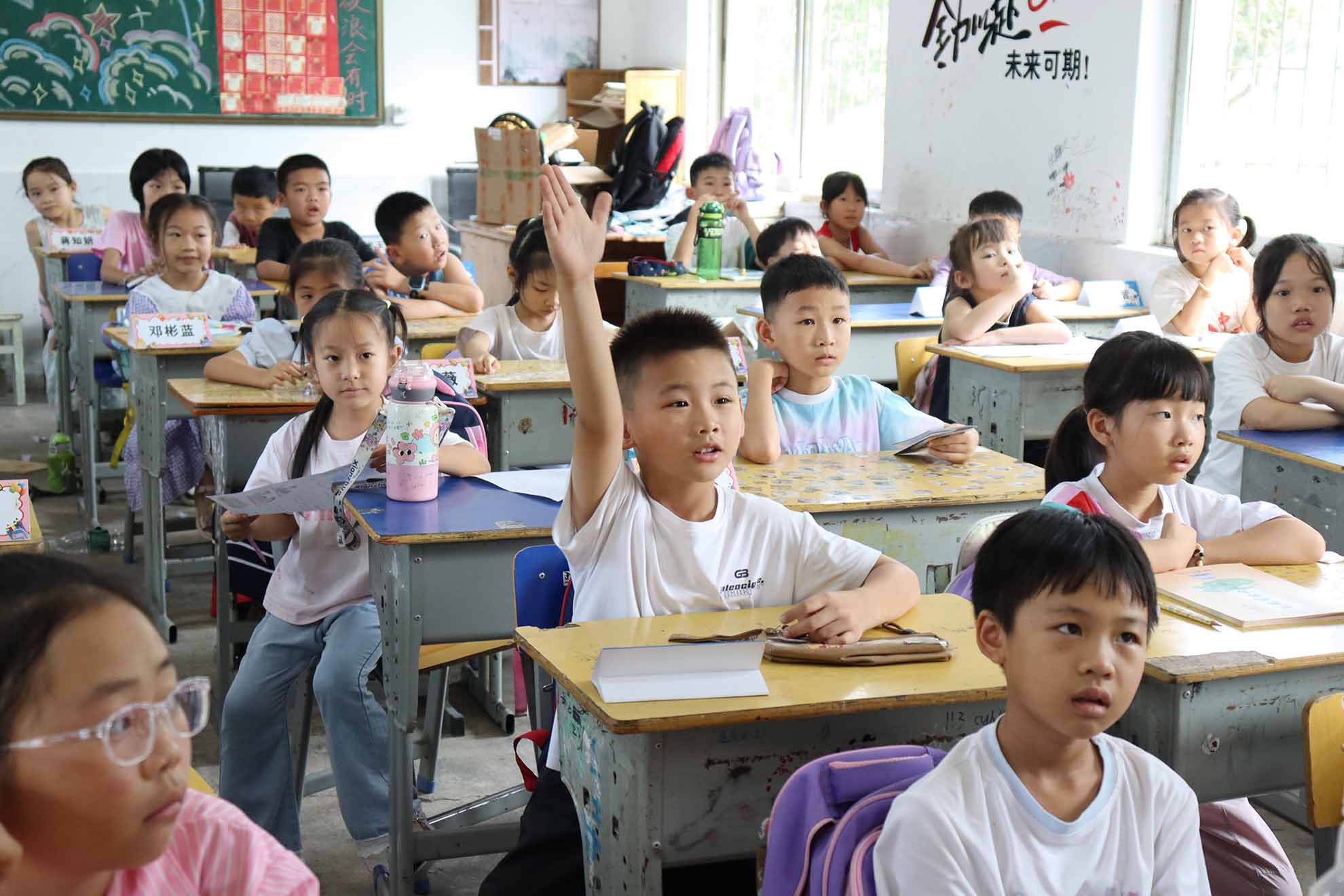 樟樹鎮孩子們在課堂上積極互動。單位供圖