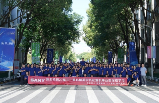 日前，三一职院27届三一重机定向班学生赴岗实践。受访单位供图