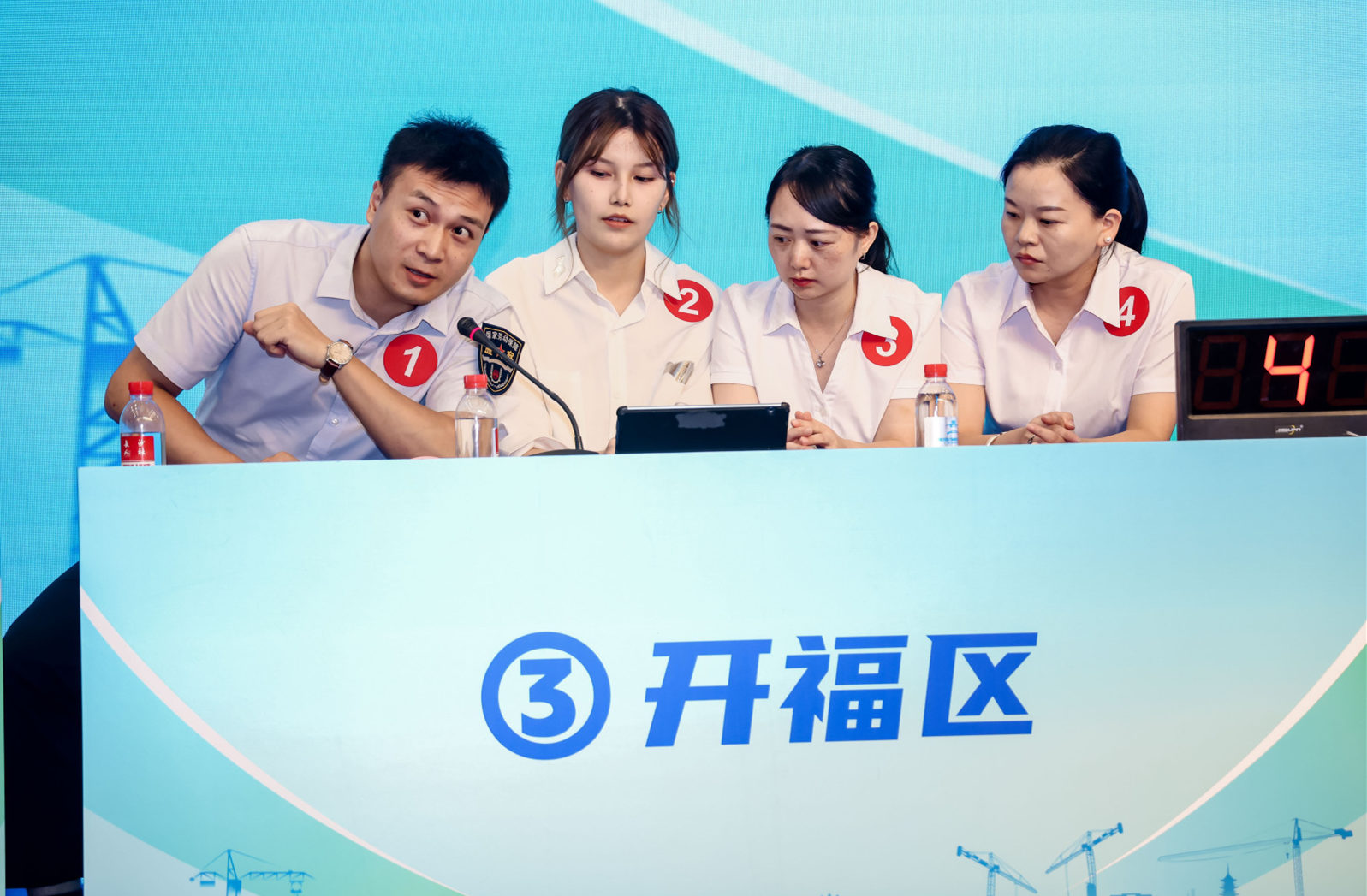 选手在答题。长沙人社供图