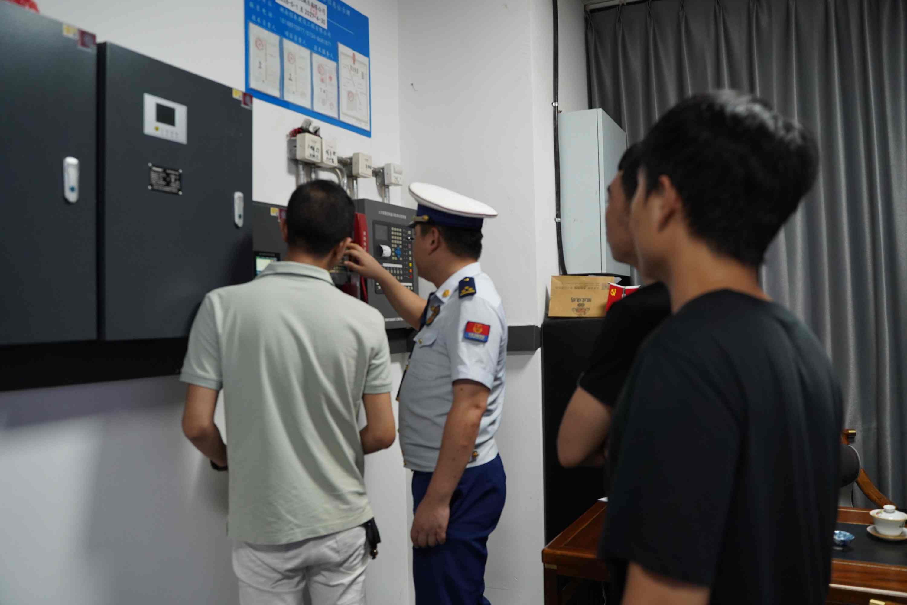 检查各单位场所消防设施（单位供图）