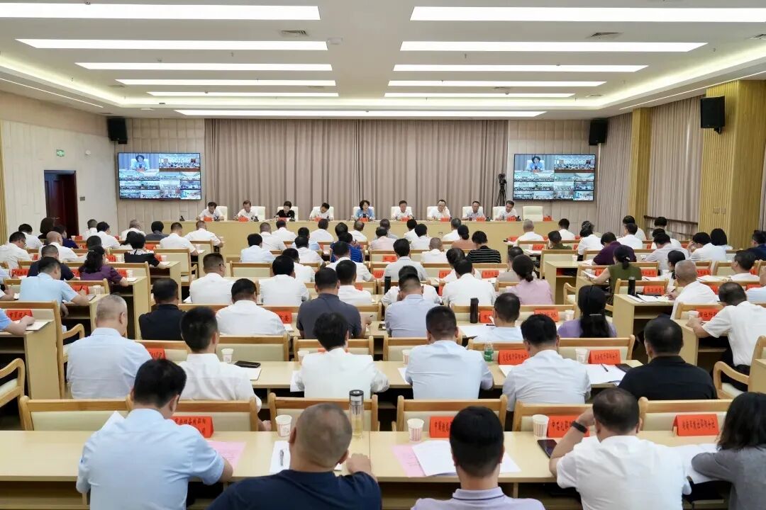 8月26日，邵陽市召開大抓發展、大抓產業、大抓項目全面推進大會。朱力波攝