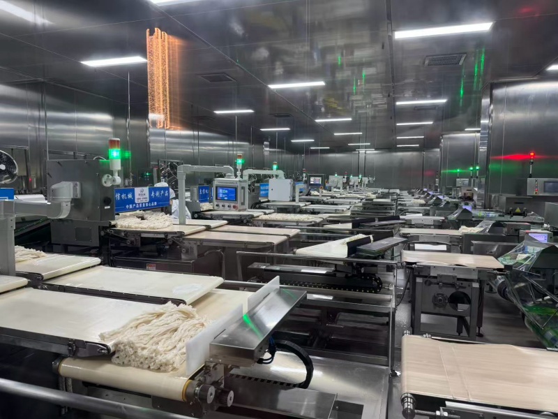 米粉加工生产线。受访单位供图