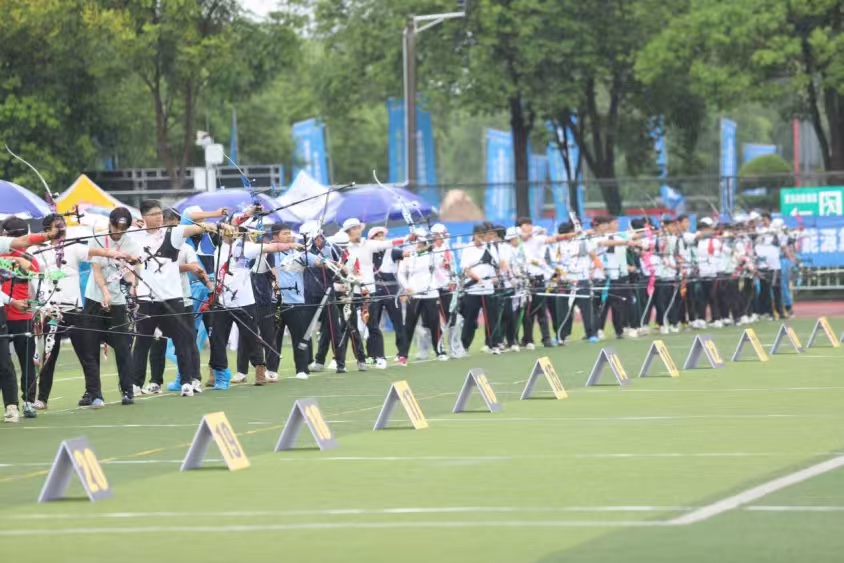 9月1日，湖南省第十五屆運動會青少年組射箭比賽在益陽市大通湖區第一中學開賽。徐鋼攝