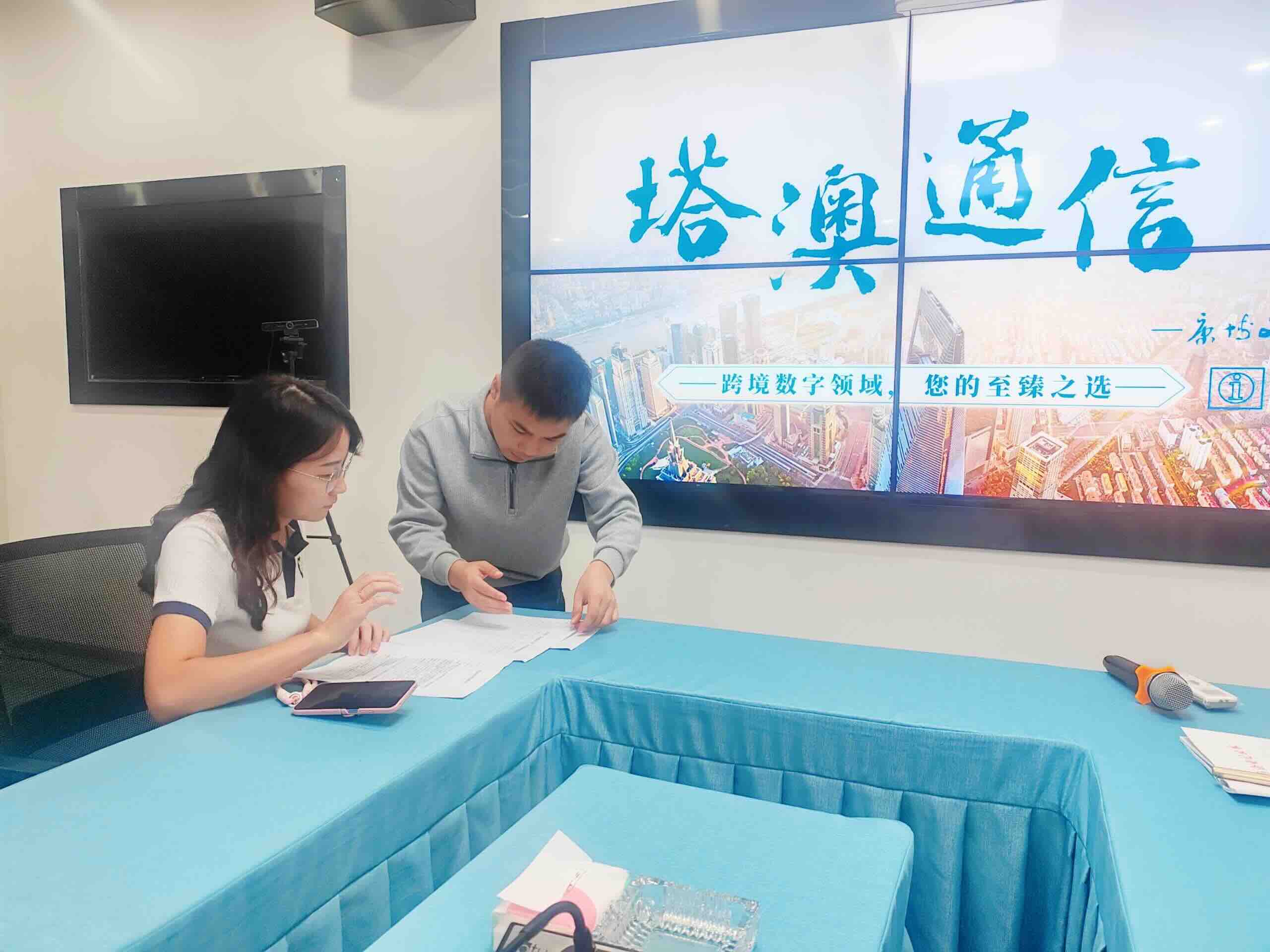 岳塘區企業服務專員走訪湖南塔澳通信有限公司。單位供圖