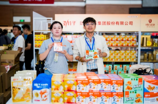 劲仔食品亮相外交部中秋大集。受访单位供图