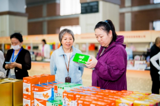 劲仔食品亮相外交部中秋大集。受访单位供图