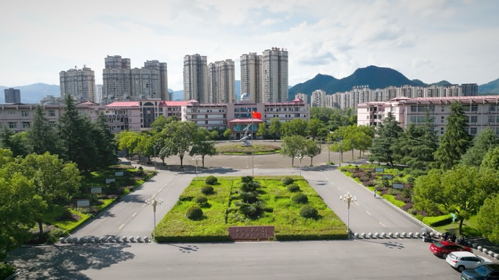 慈利一中。受访单位供图