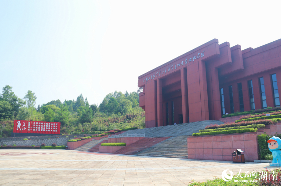 行进中国丨信仰“火把”富乡村