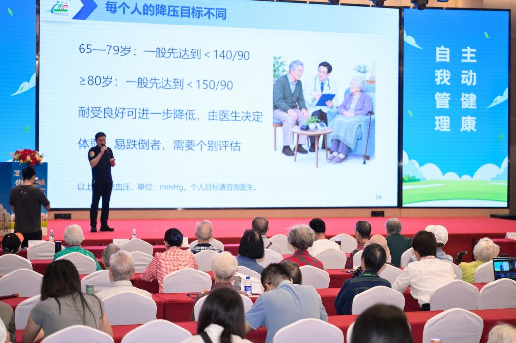 讲座环节,专家进行专题分享。单位供图