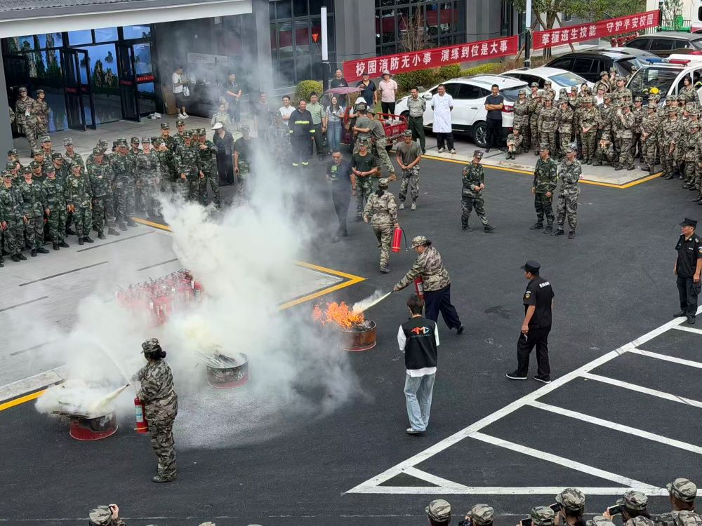 滅火器實操(單位供圖)