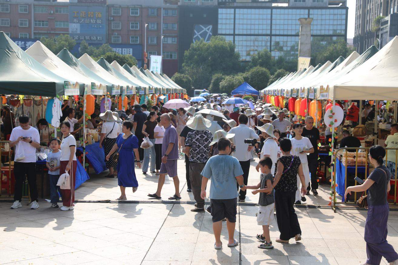 市集现场。单位供图