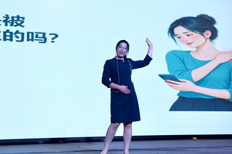 个人讲解。邓皓楠摄