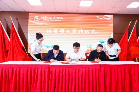 現場簽約。受訪單位供圖