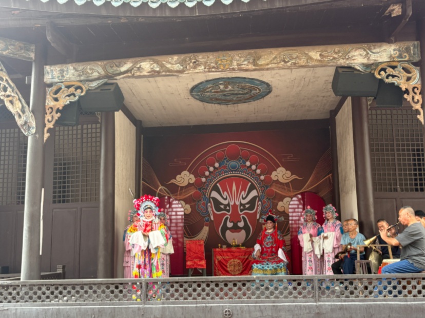 龍興講寺黔王宮非遺戲曲展演。單位供圖