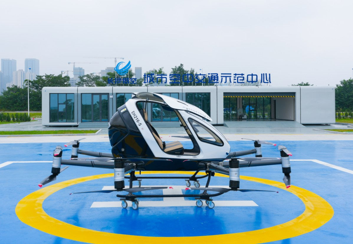 无人驾驶载人航空器伫立于月亮岛城市空中交通示范中心。单位供图