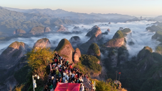 丹霞峰林奏響雲端音樂會。受訪單位供圖