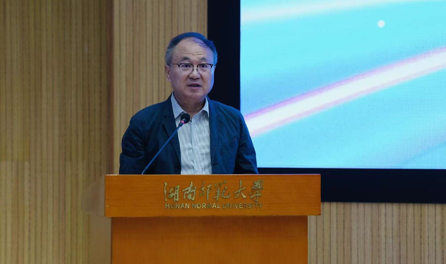 中国社会科学院新闻与传播研究所所长、中国社会科学院大学新闻传播学院院长胡正荣致辞。李伟摄
