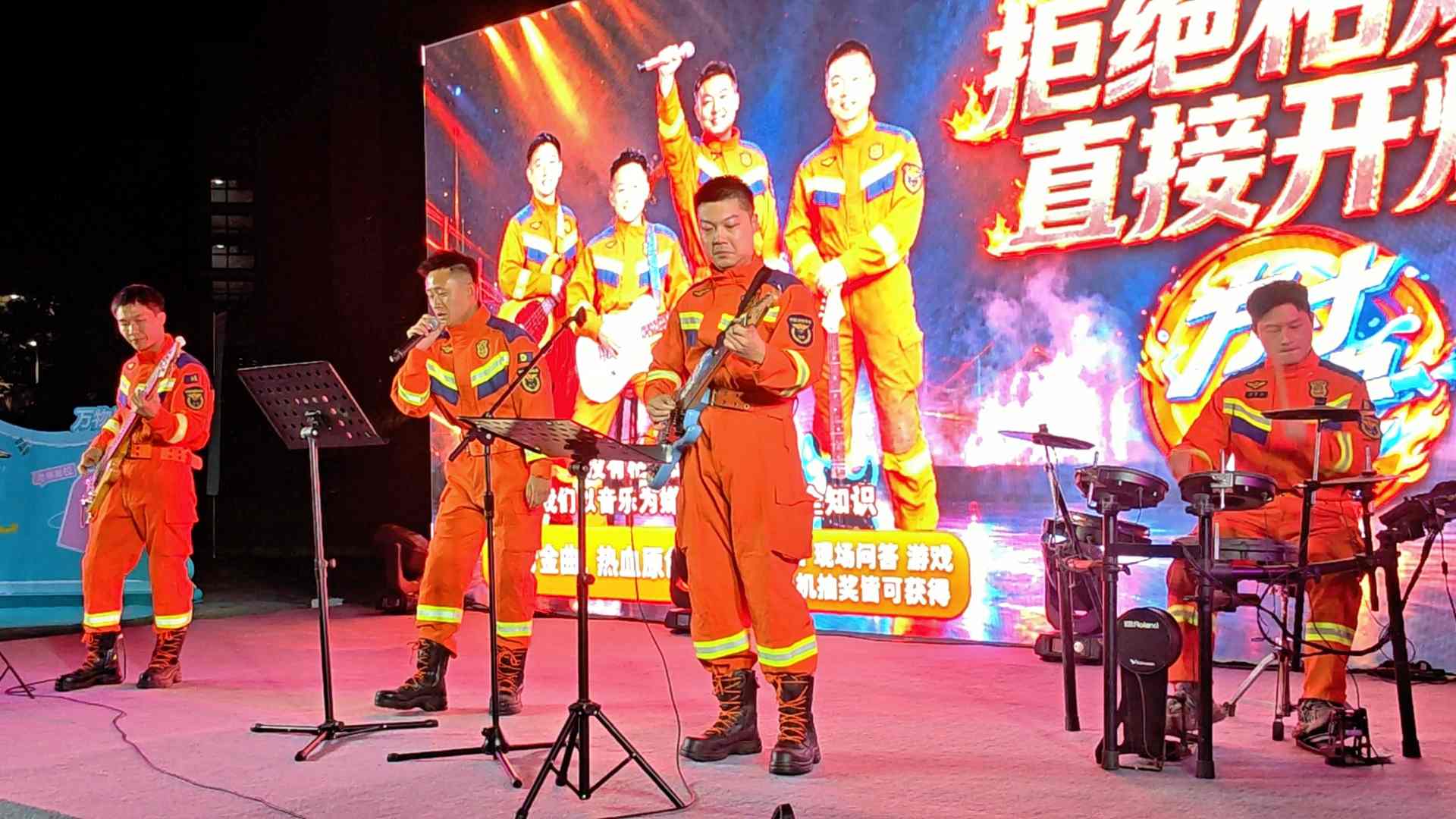 图为26Mpa乐队表演现场。单位供图