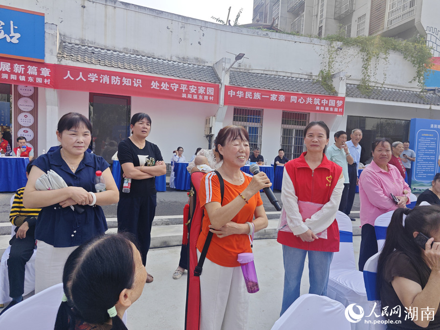 群众参与互动问答。人民网记者 刘宾摄