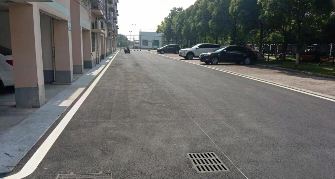 改造后的雅宜居小区地面重新铺设了管网，实现了雨污分流。单位供图