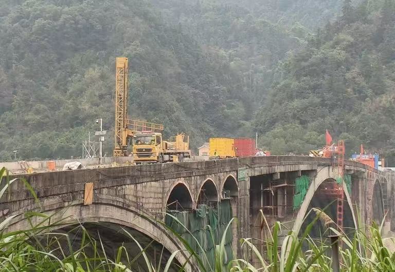 镰刀湾特大桥建设现场。受访单位供图
