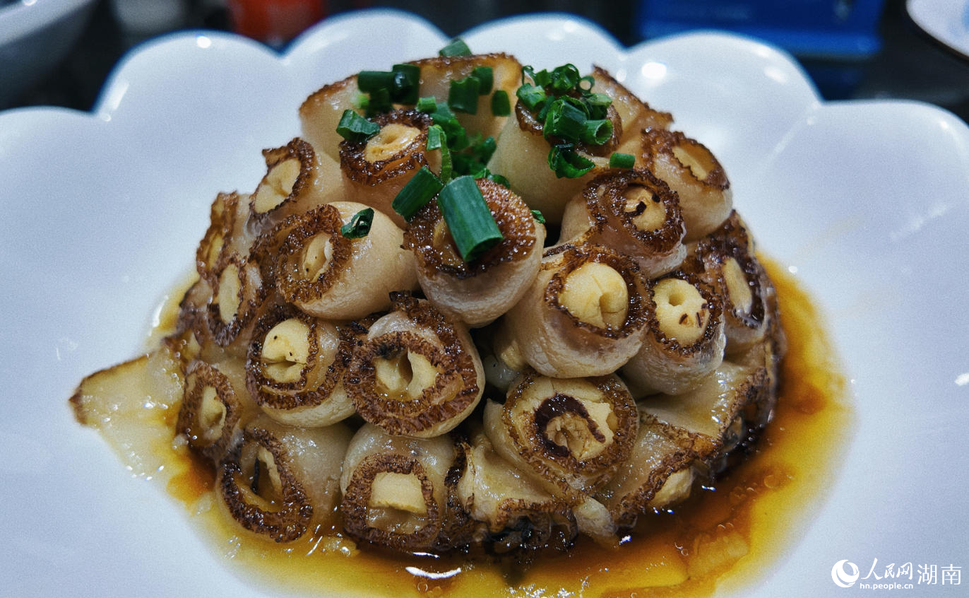 蓮蓬扣肉。人民網記者 吳茜薇攝
