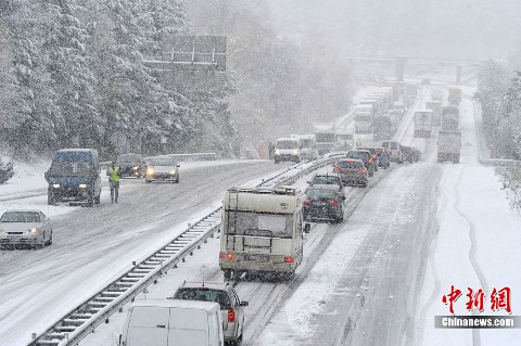 英国遭大雪侵袭 创25年来最低温度