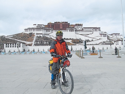 洲21岁大学生前往西藏支教 此前骑行23天游西