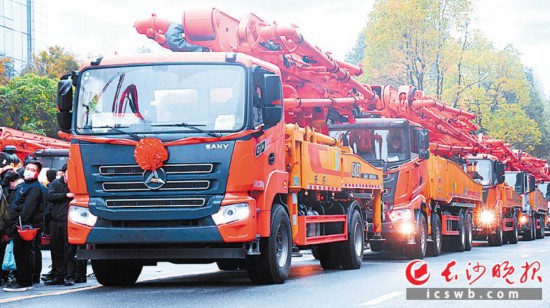 　　2月17日，三一集團總價值超10億元，首批600多台三一泵車、車載泵、攪拌車、起重機、旋轉鑽機等同時發車。