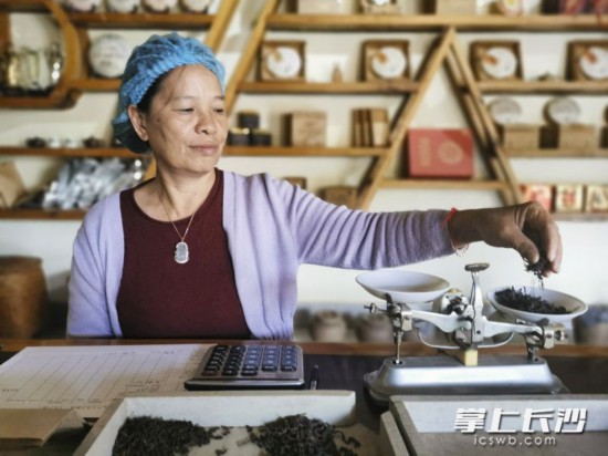 “創二代”黎琳成長為普洱茶茶葉工程師，並擔任雲南省民族茶文化研究會副會長。