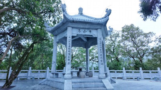 南岳衡山半山亭。人民网记者黄卓 摄