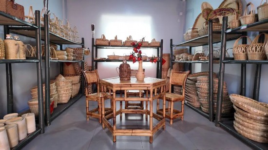 各式各样的竹制品。人民网记者 黄卓 摄